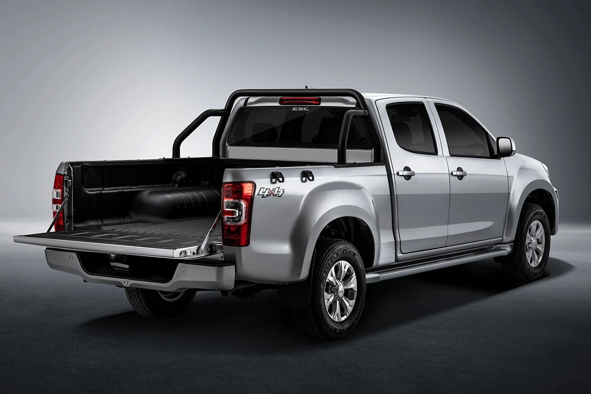 Cama abierta de pickup JIM REMAX con placa Powered by ISUZU