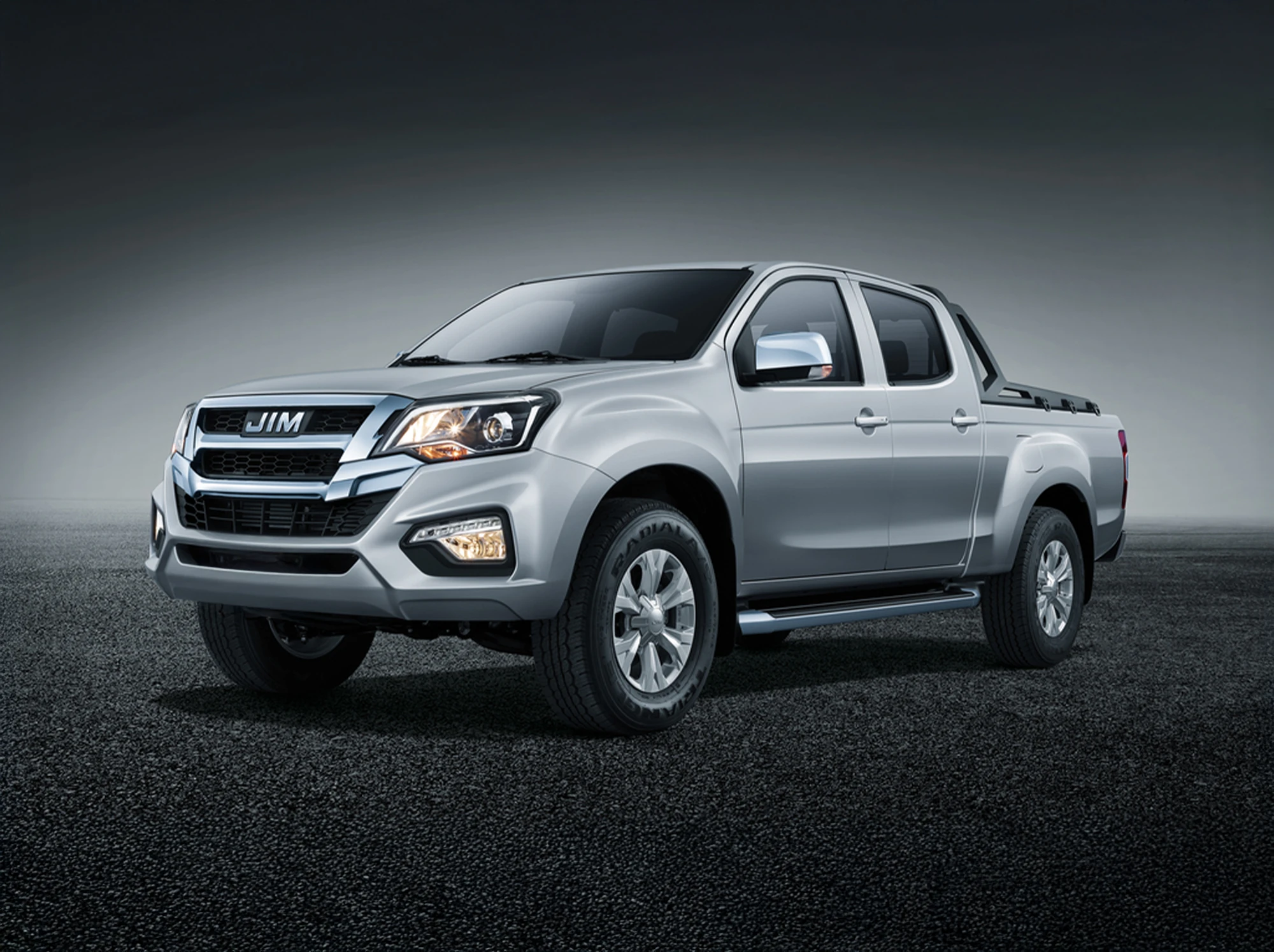 Pickup JIM REMAX Básico color plata en vista frontal, diseño robusto para trabajo y ciudad