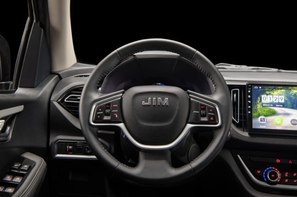 Volante multifunción del JIM REMAX EXTREMO con pantalla multimedia y botones iluminados