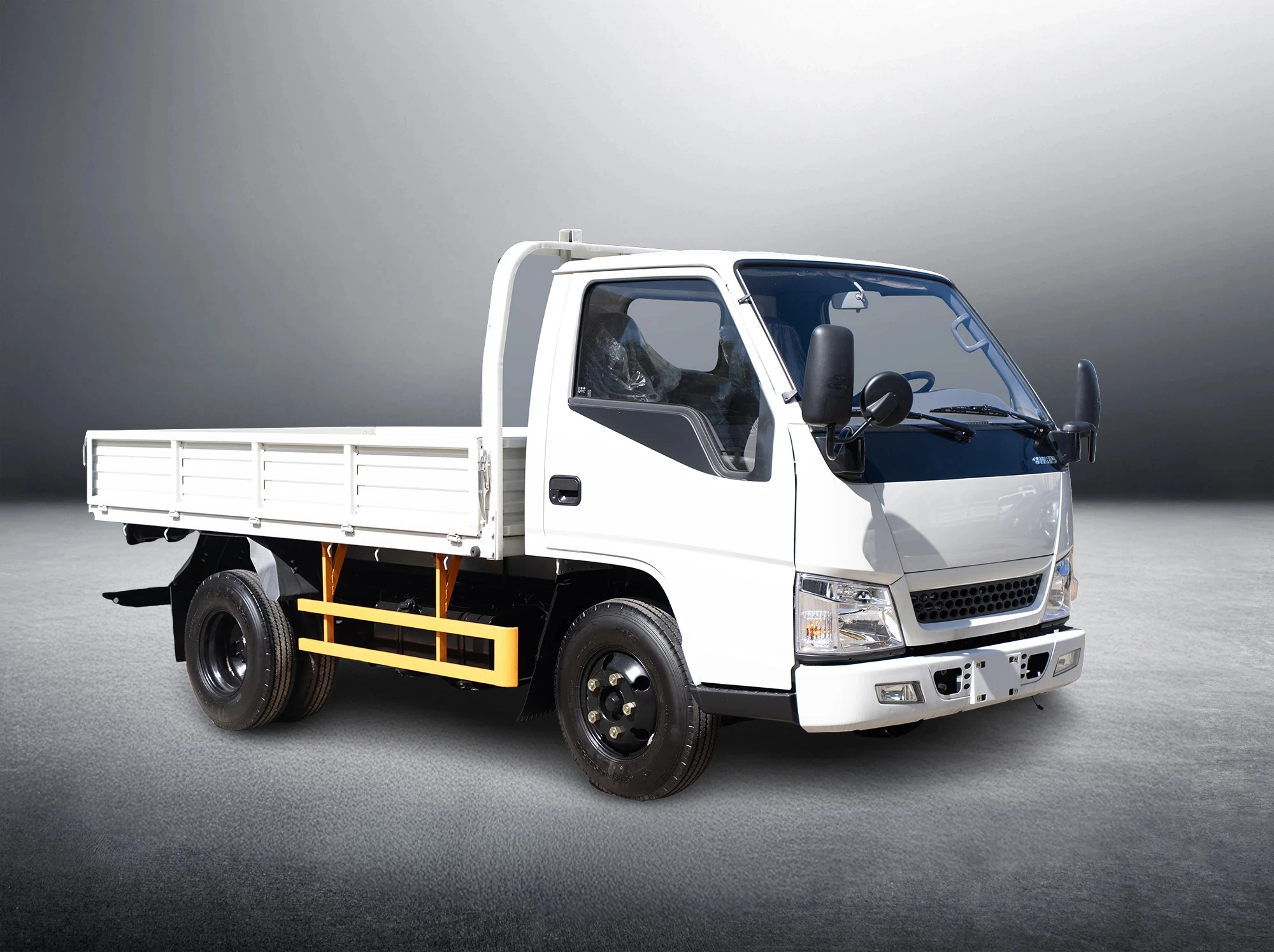 Camión JIM Carrying 2.5 toneladas, modelo liviano ideal para reparto urbano en Guatemala